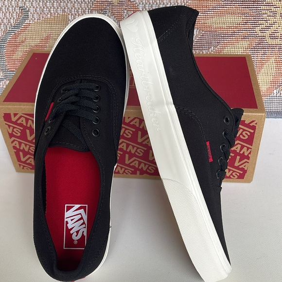 Vans Men’s Authentic
Secret Lover Black
VN000BW5BLK
Sneakers - Picture 3 of 16